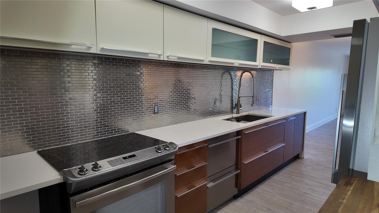 PLAZA GARDENS - Residential