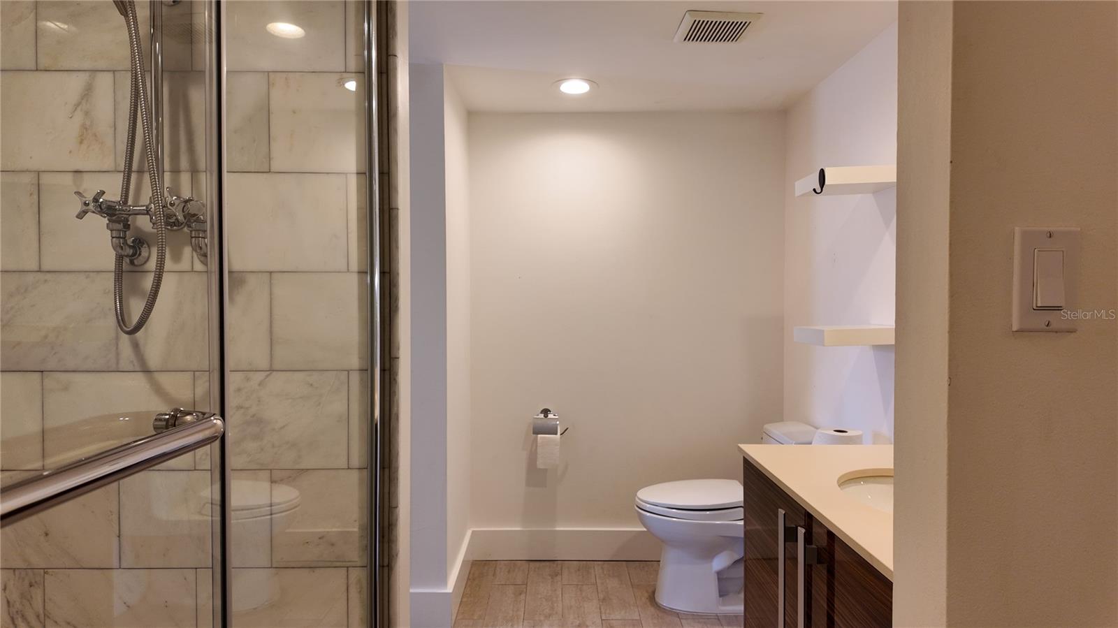 PLAZA GARDENS - Residential