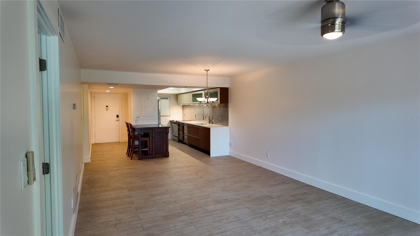 PLAZA GARDENS - Residential