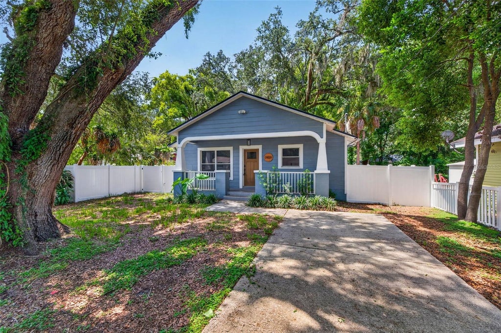 Photo of 1909 E Henry Avenue, Tampa, FL 33610 (MLS # TB8472298)