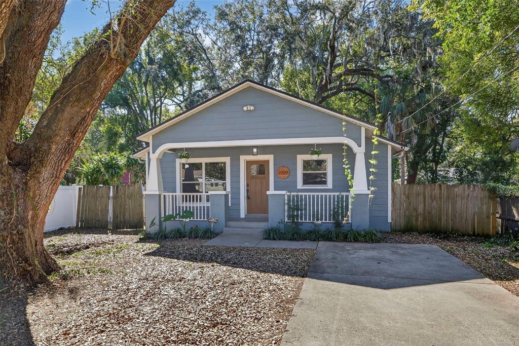 Photo of 1909 E Henry Avenue, Tampa, FL 33610 (MLS # TB8472298)