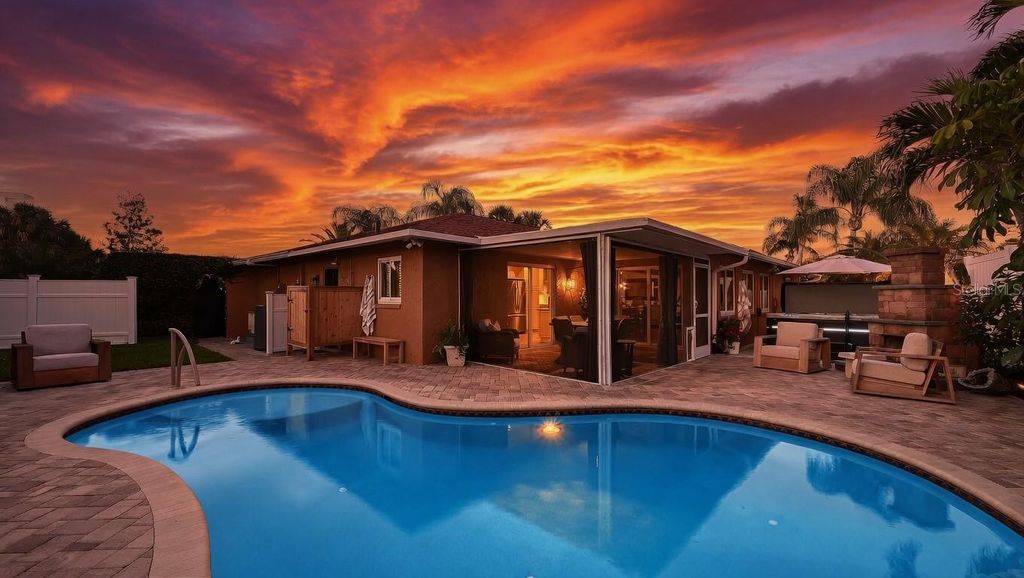 Photo of 7137 Westmoreland Drive, Sarasota, FL 34243 (MLS # A4690817)