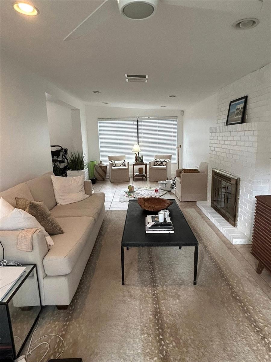 OAKELLARS - Residential Lease