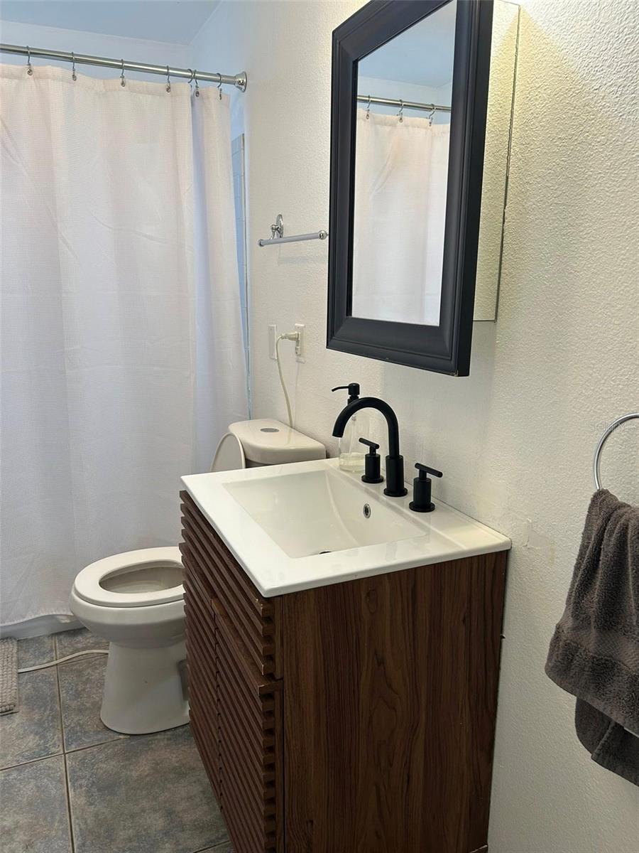 OAKELLARS - Residential Lease