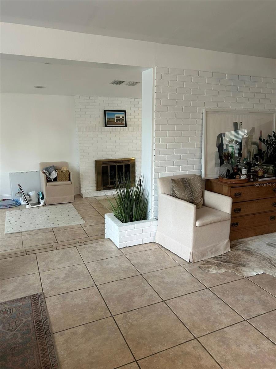 OAKELLARS - Residential Lease