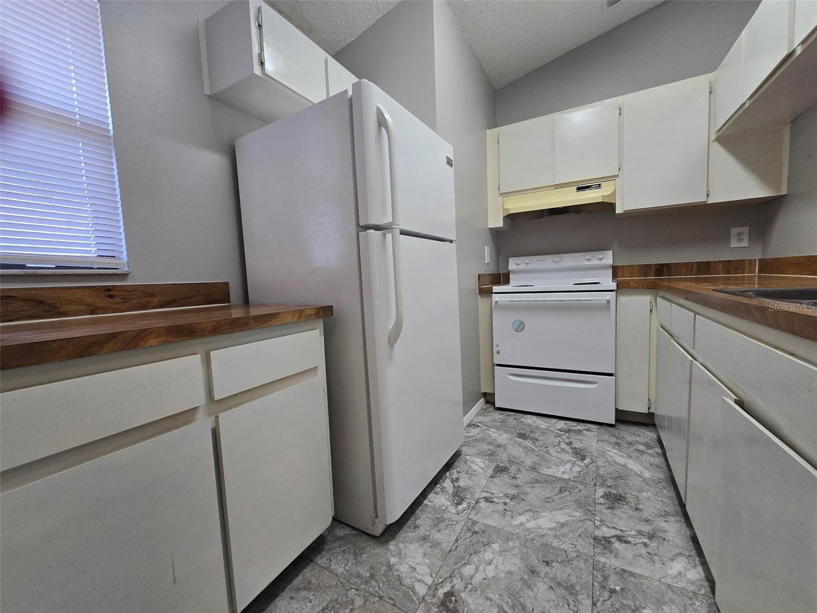 9TH STREET VILLAS A CONDOMINIU - Residential Lease