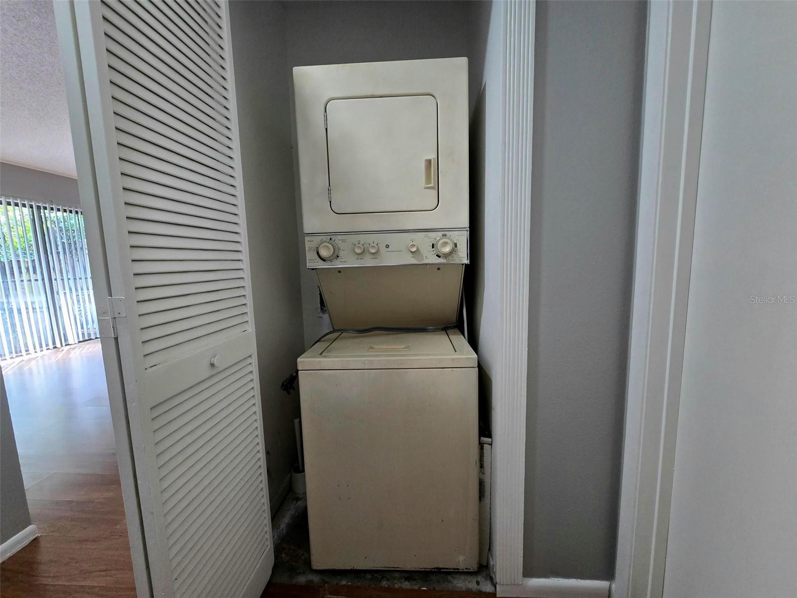 9TH STREET VILLAS A CONDOMINIU - Residential Lease