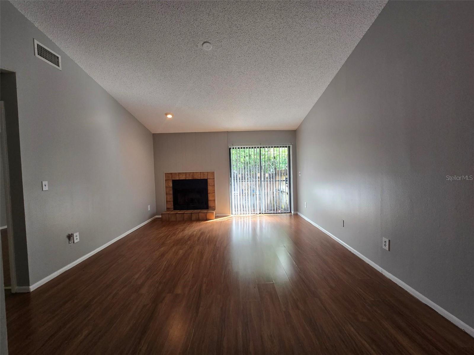 9TH STREET VILLAS A CONDOMINIU - Residential Lease