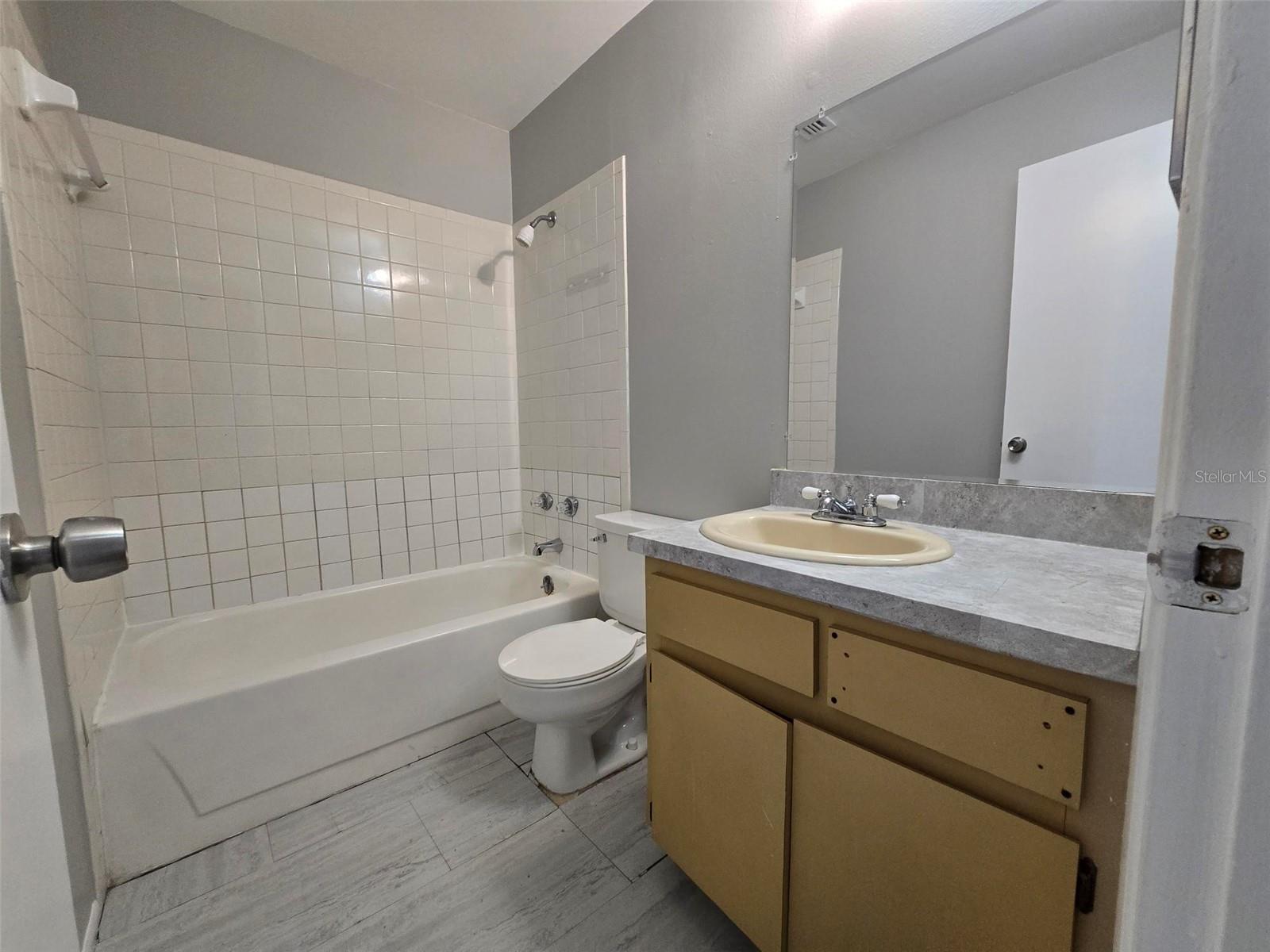 9TH STREET VILLAS A CONDOMINIU - Residential Lease