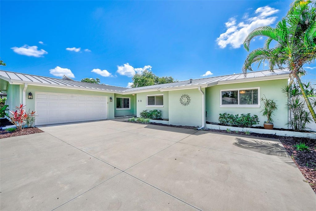 Photo of 809 Jacaranda Drive, Largo, FL 33770 (MLS # TB8550341)