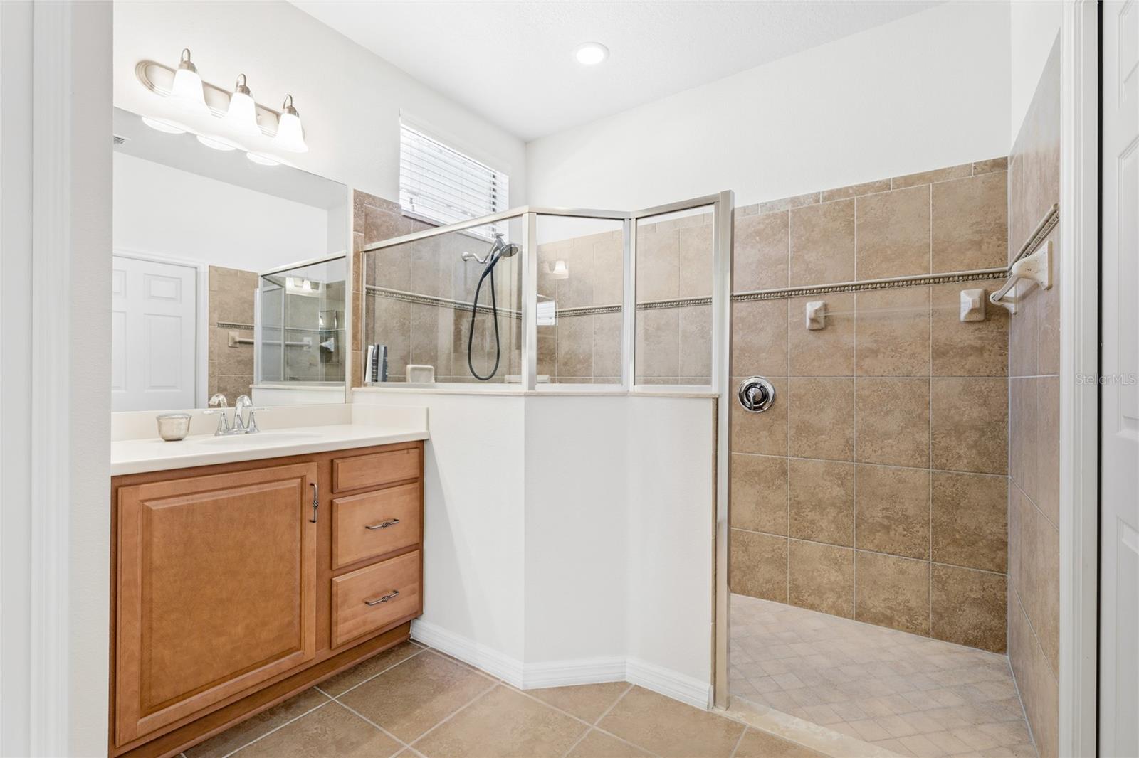 VENETIAN FALLS PH 2 - Residential