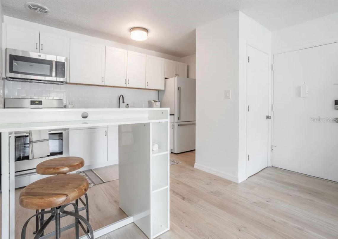 SUMMIT HOUSE - Residential Lease