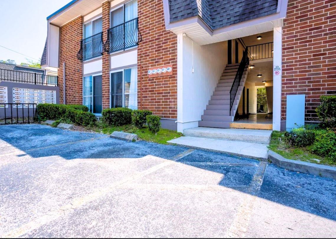 SUMMIT HOUSE - Residential Lease