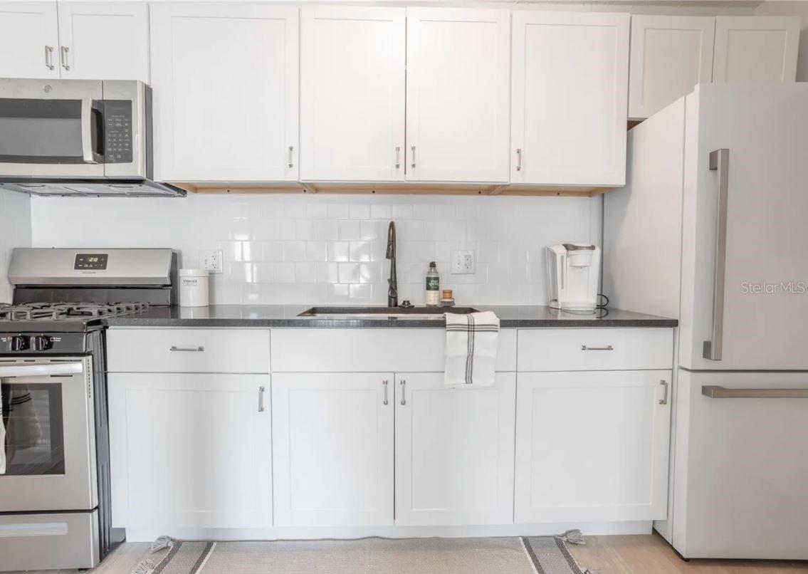 SUMMIT HOUSE - Residential Lease