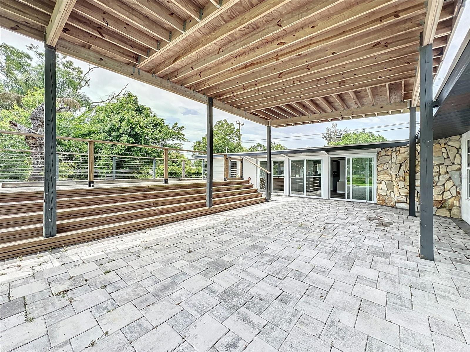 BERTS TROPICAL GARDENS - Residential