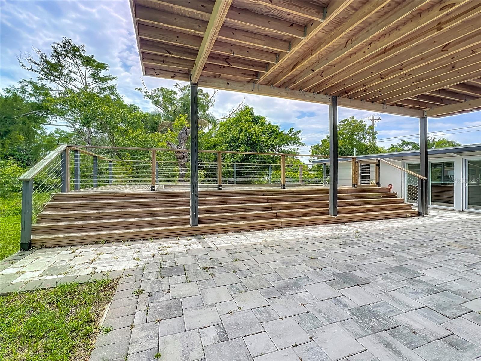 BERTS TROPICAL GARDENS - Residential