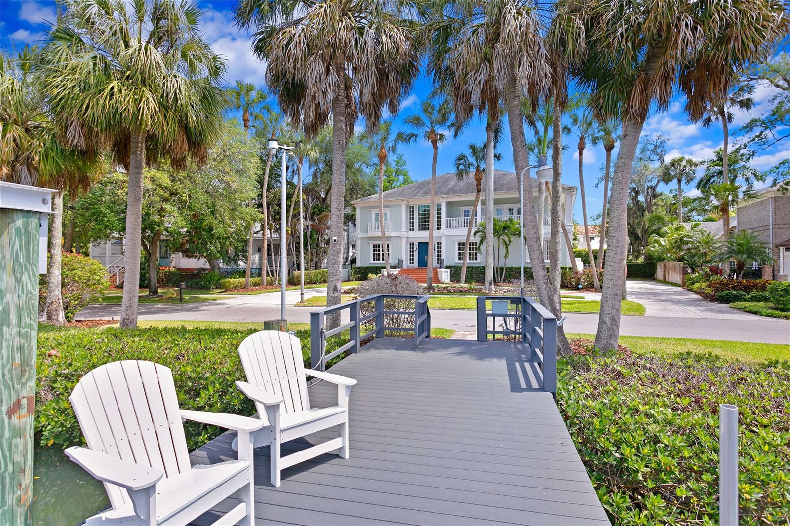 814 S BAYSIDE DRIVE