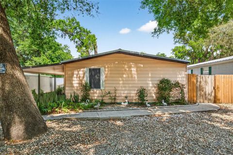 Photo of 10510 Bay Hills Circle, Thonotosassa, FL 33592 (MLS # TB8488523)