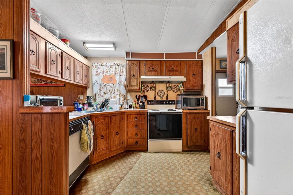 Photo of 10510 Bay Hills Circle, Thonotosassa, FL 33592 (MLS # TB8488523)