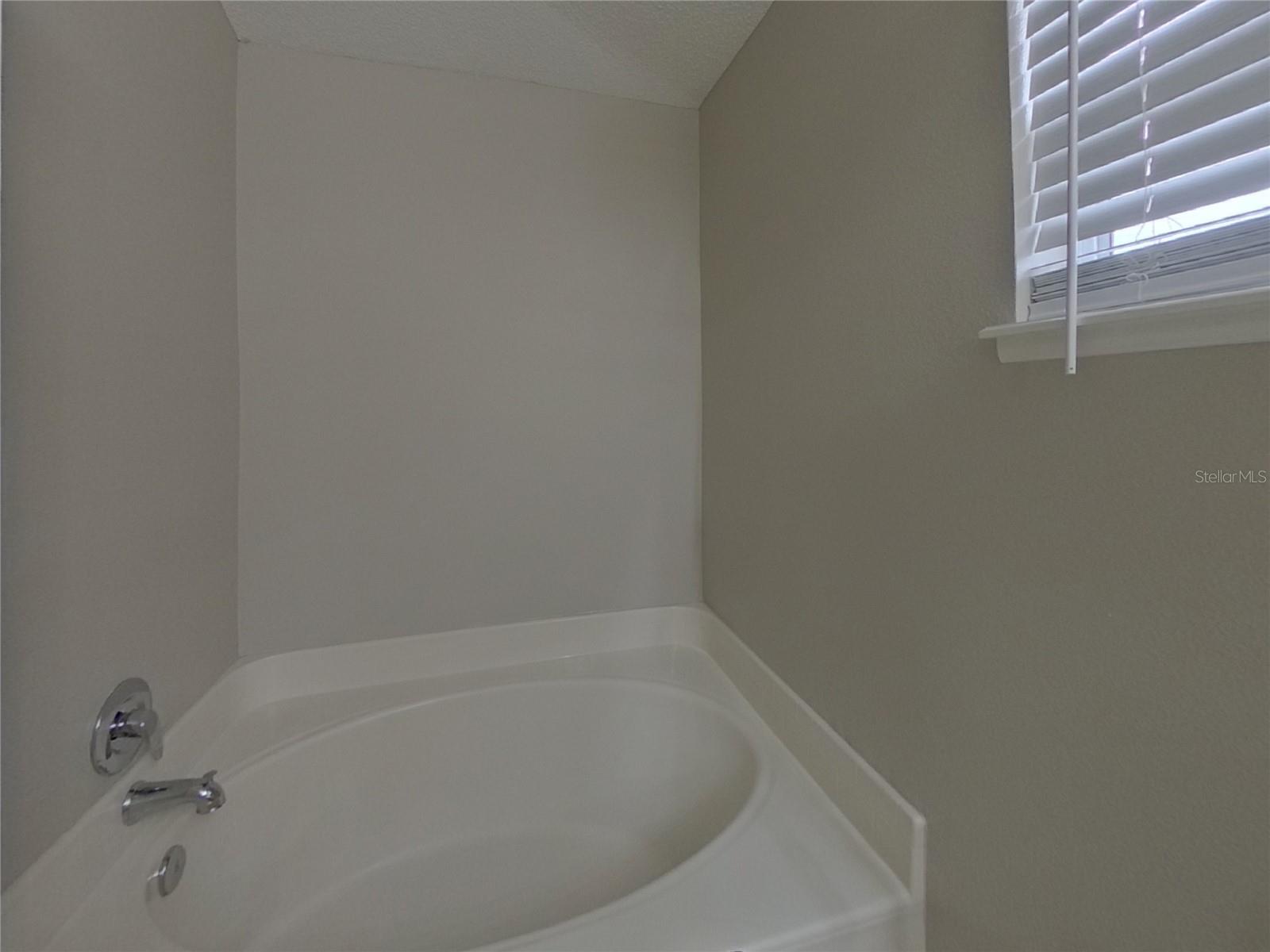 SARATOGA PARK PH 2 - Residential Lease