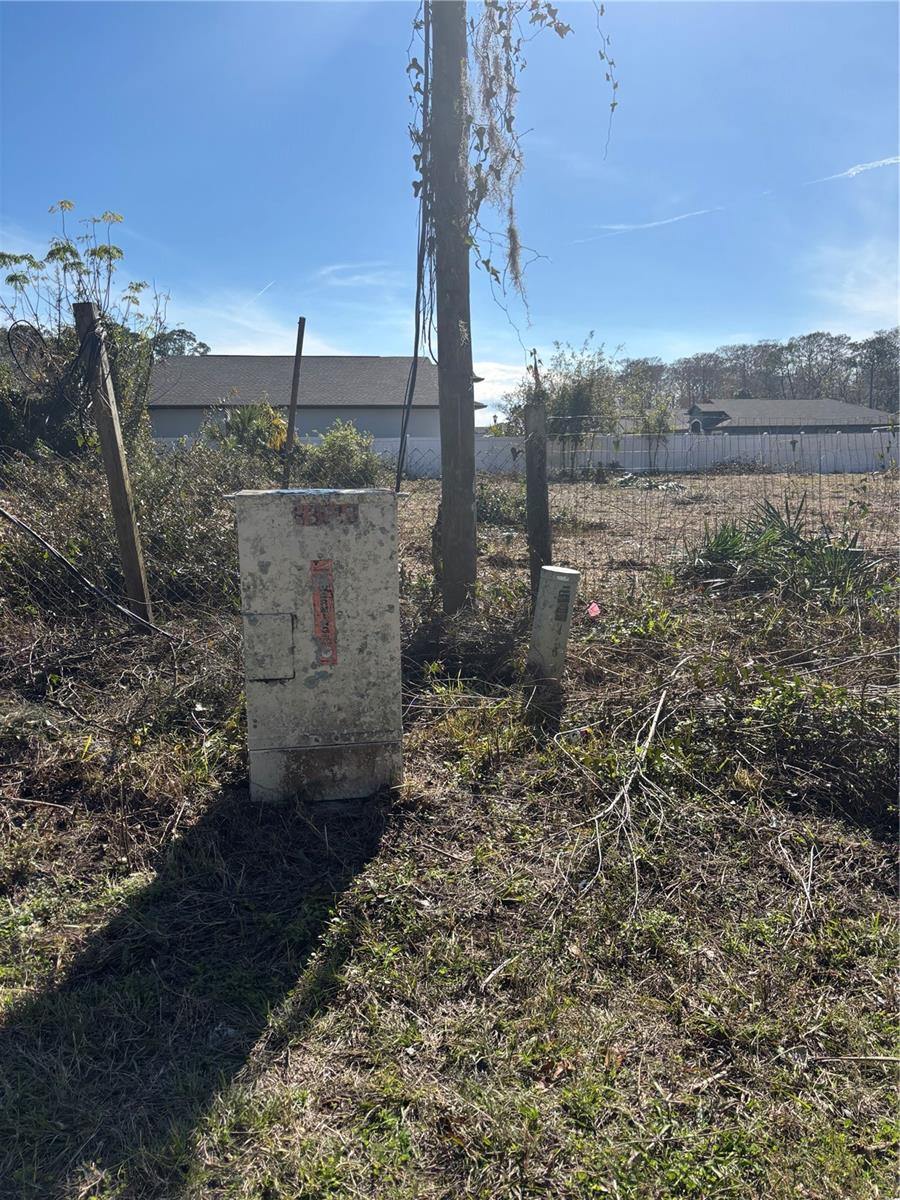 MOON LAKE ESTATES - Land