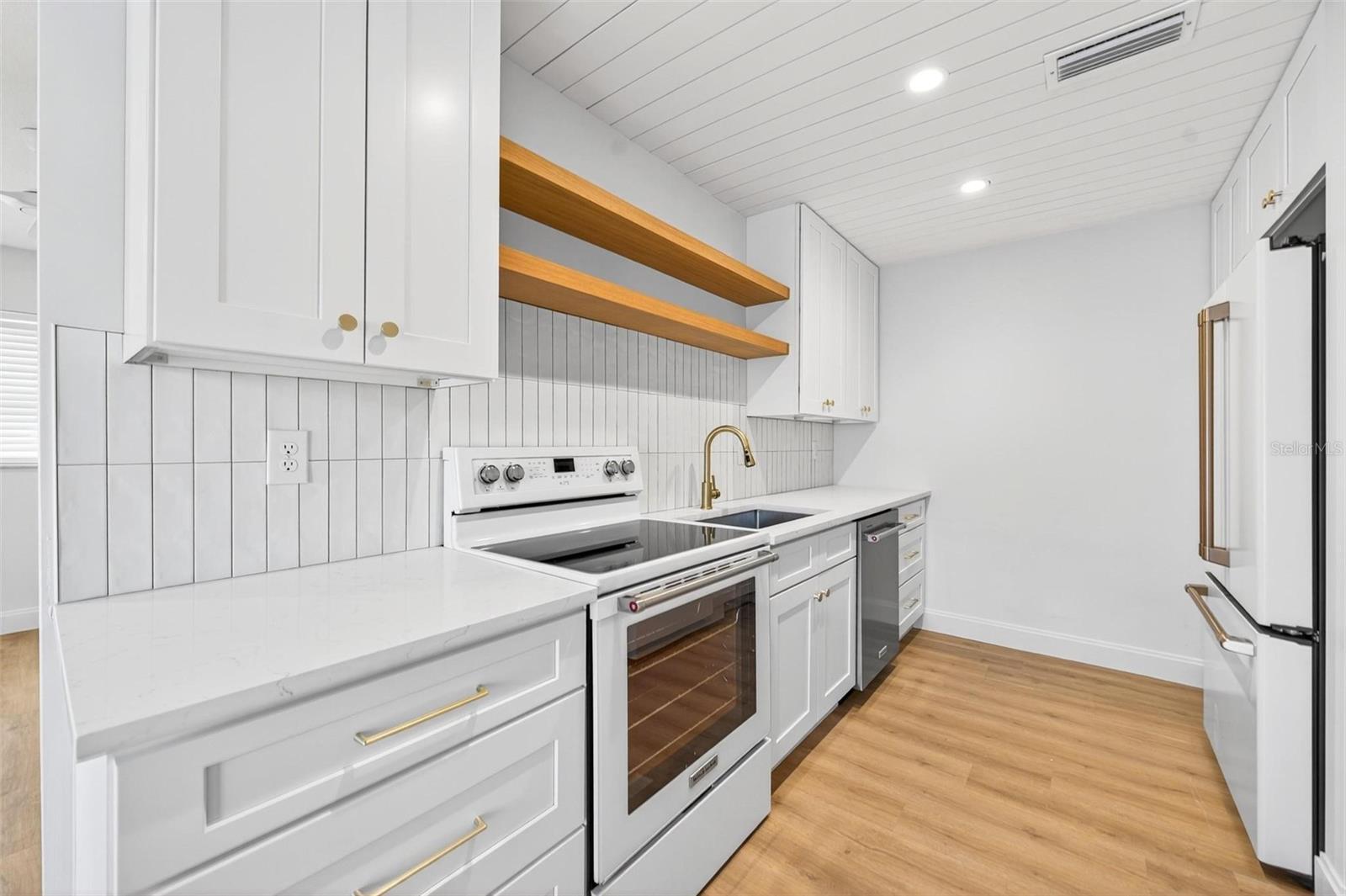 CASTLE PLACE - Residential Income