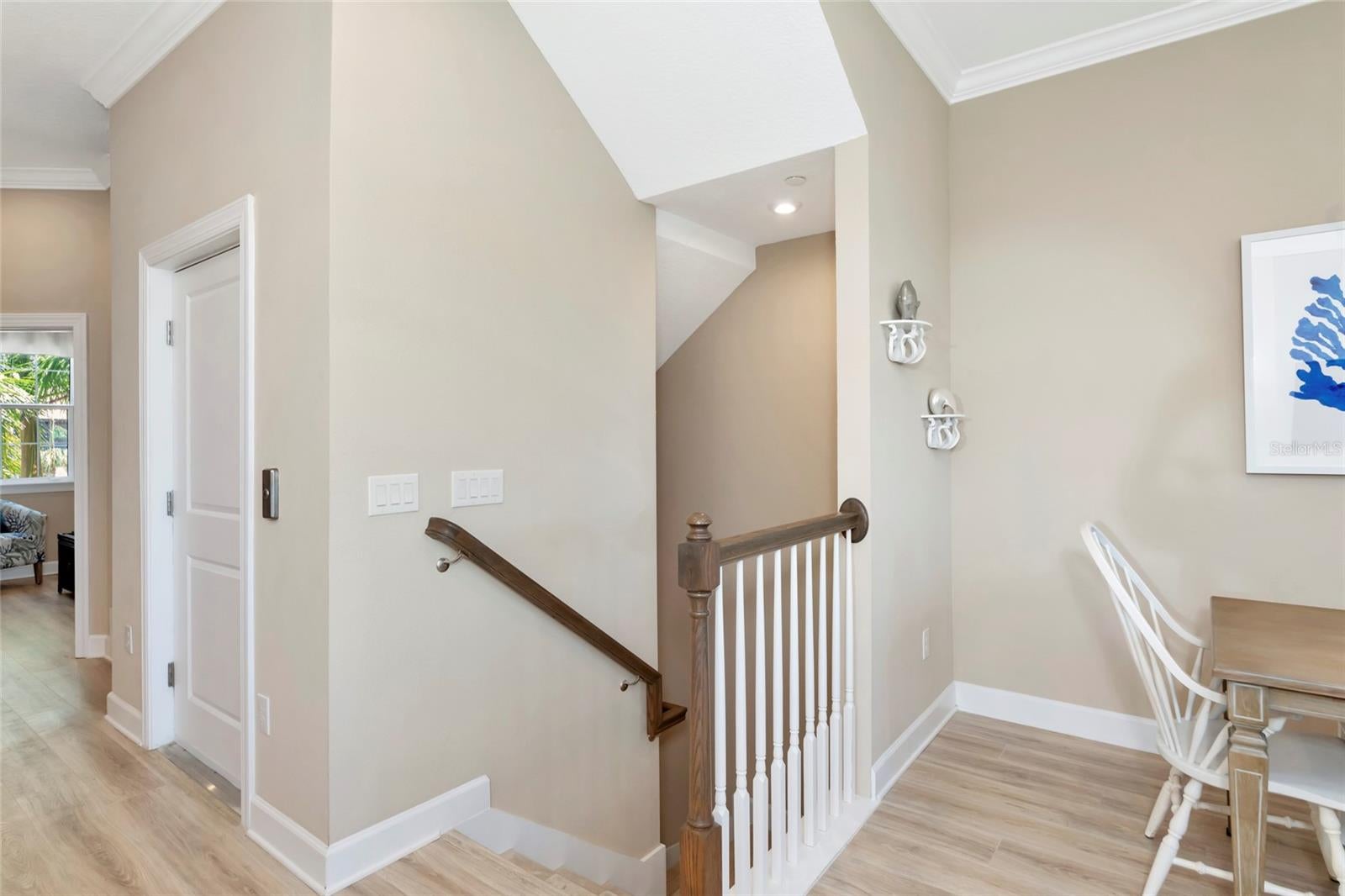 5589 CANNES CIRCLE 4-102