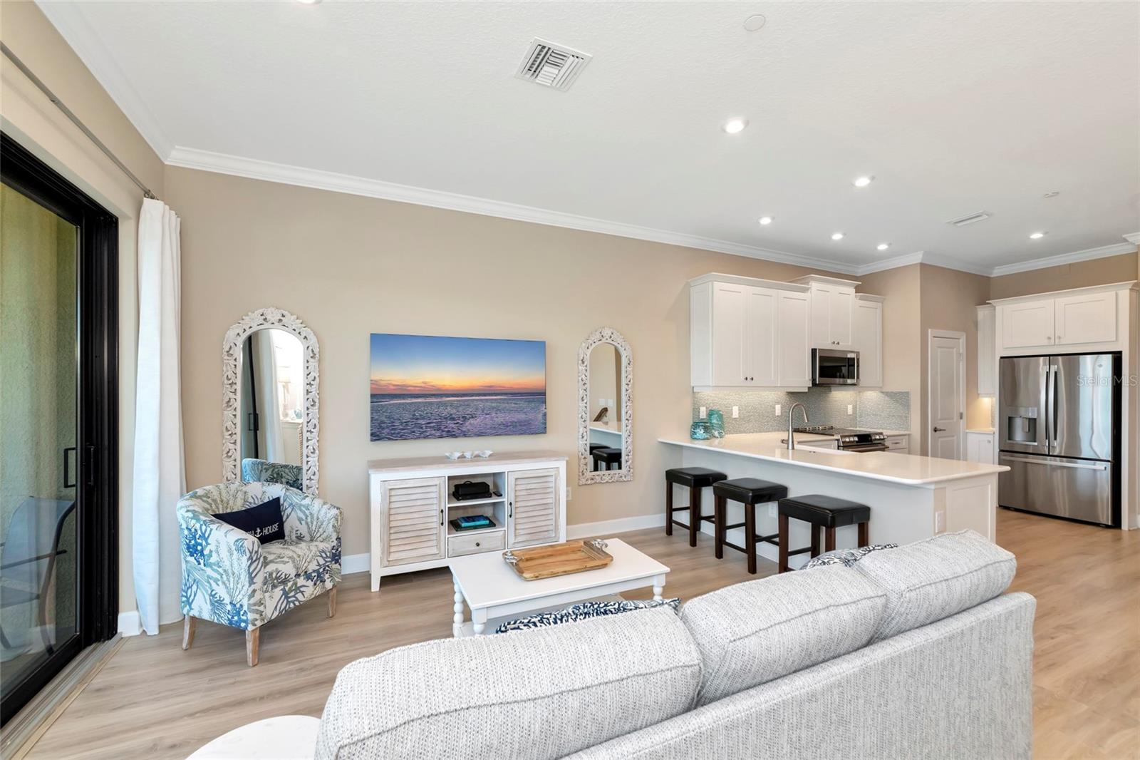 5589 CANNES CIRCLE 4-102