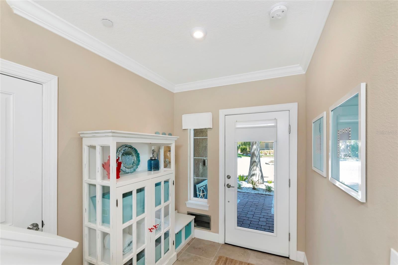 5589 CANNES CIRCLE 4-102