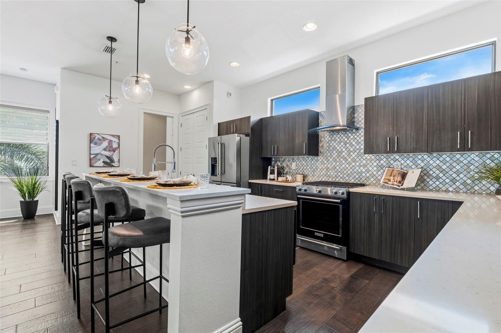 DELMAR TWNHMS - Residential