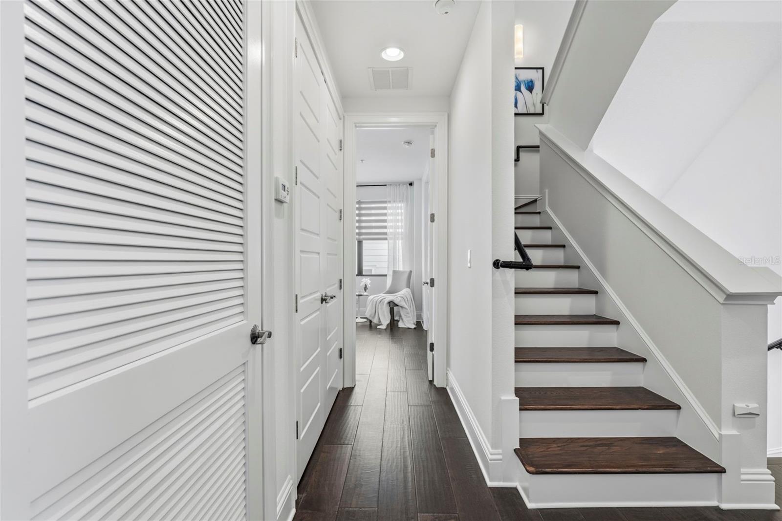 DELMAR TWNHMS - Residential