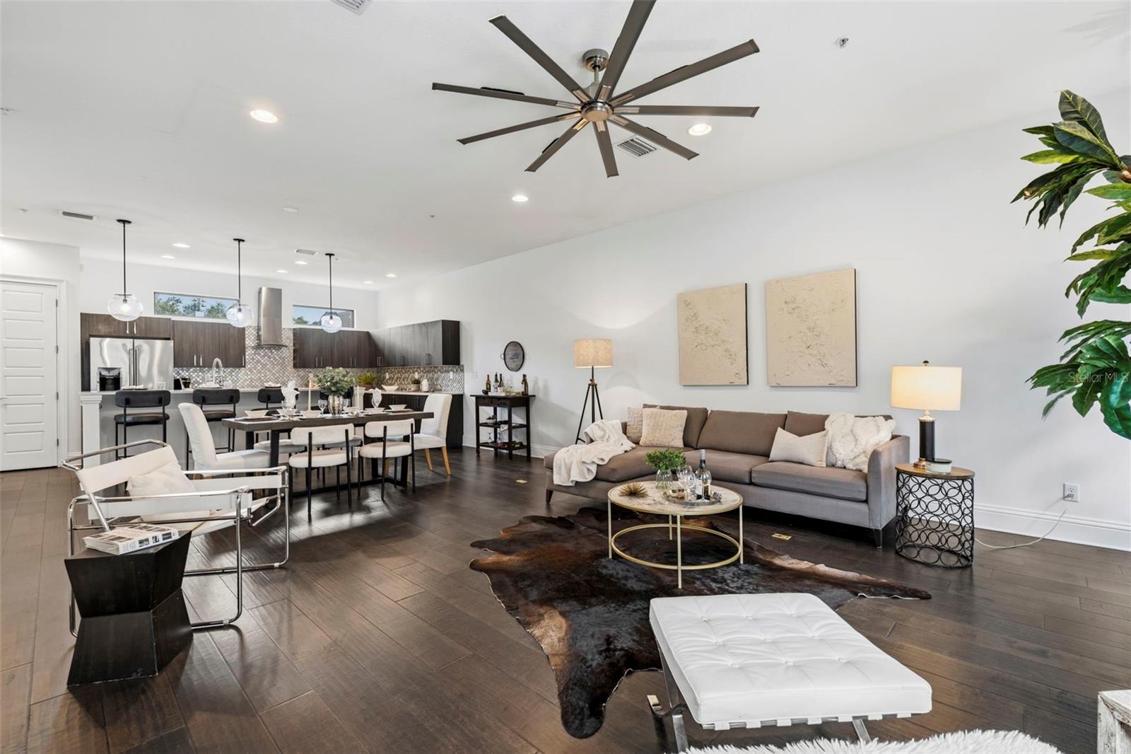 DELMAR TWNHMS - Residential