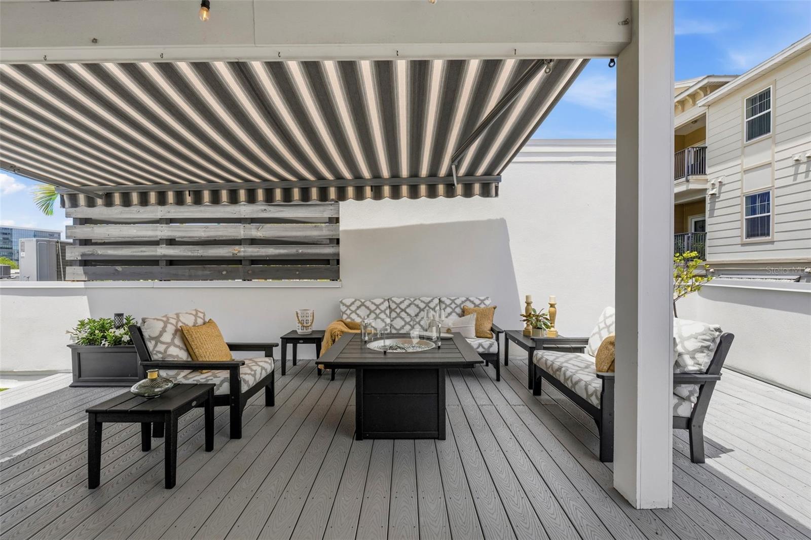 DELMAR TWNHMS - Residential