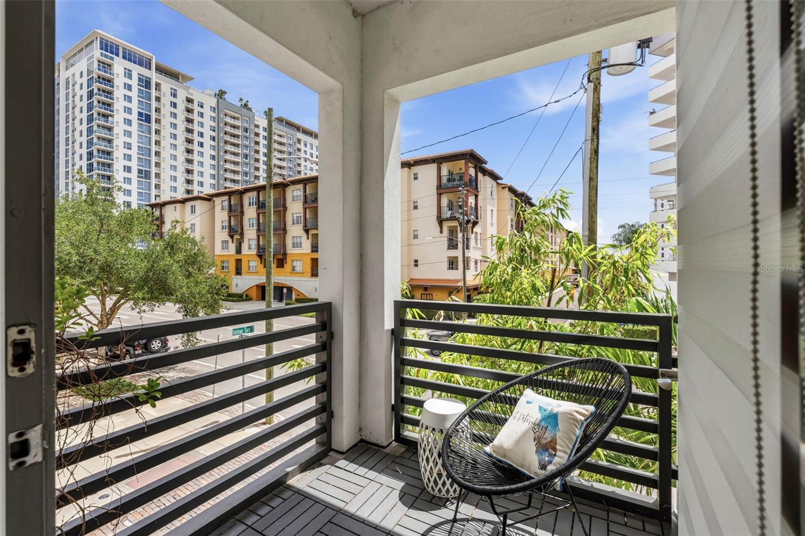 DELMAR TWNHMS - Residential
