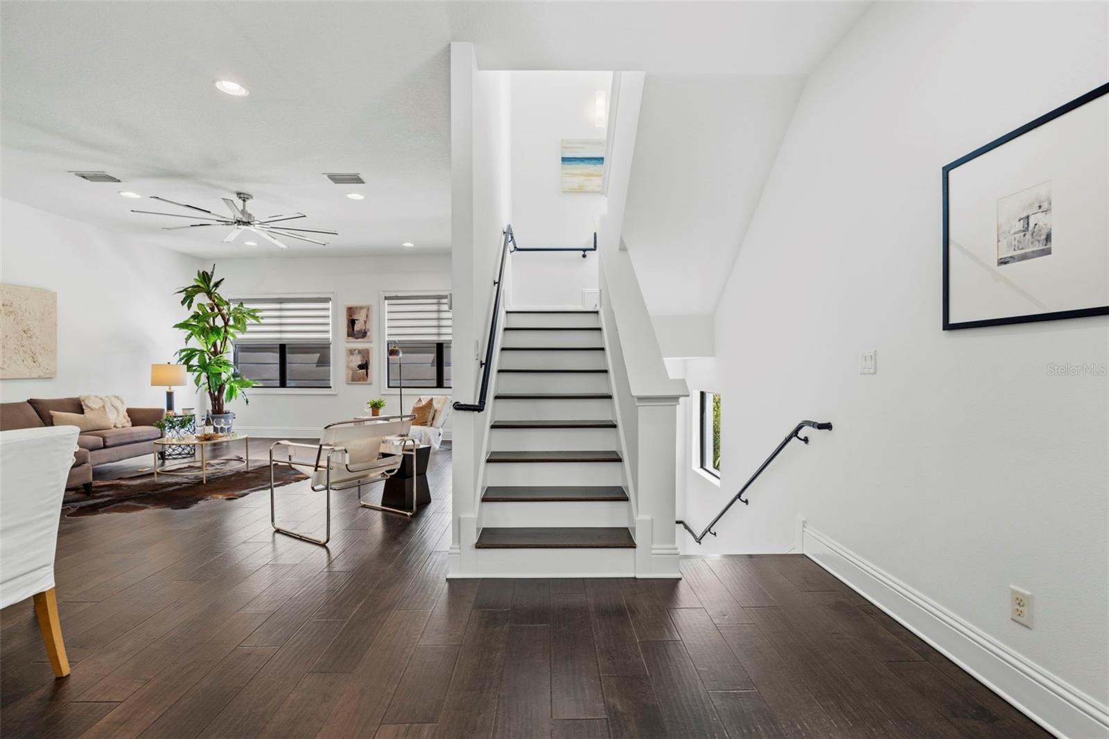 DELMAR TWNHMS - Residential