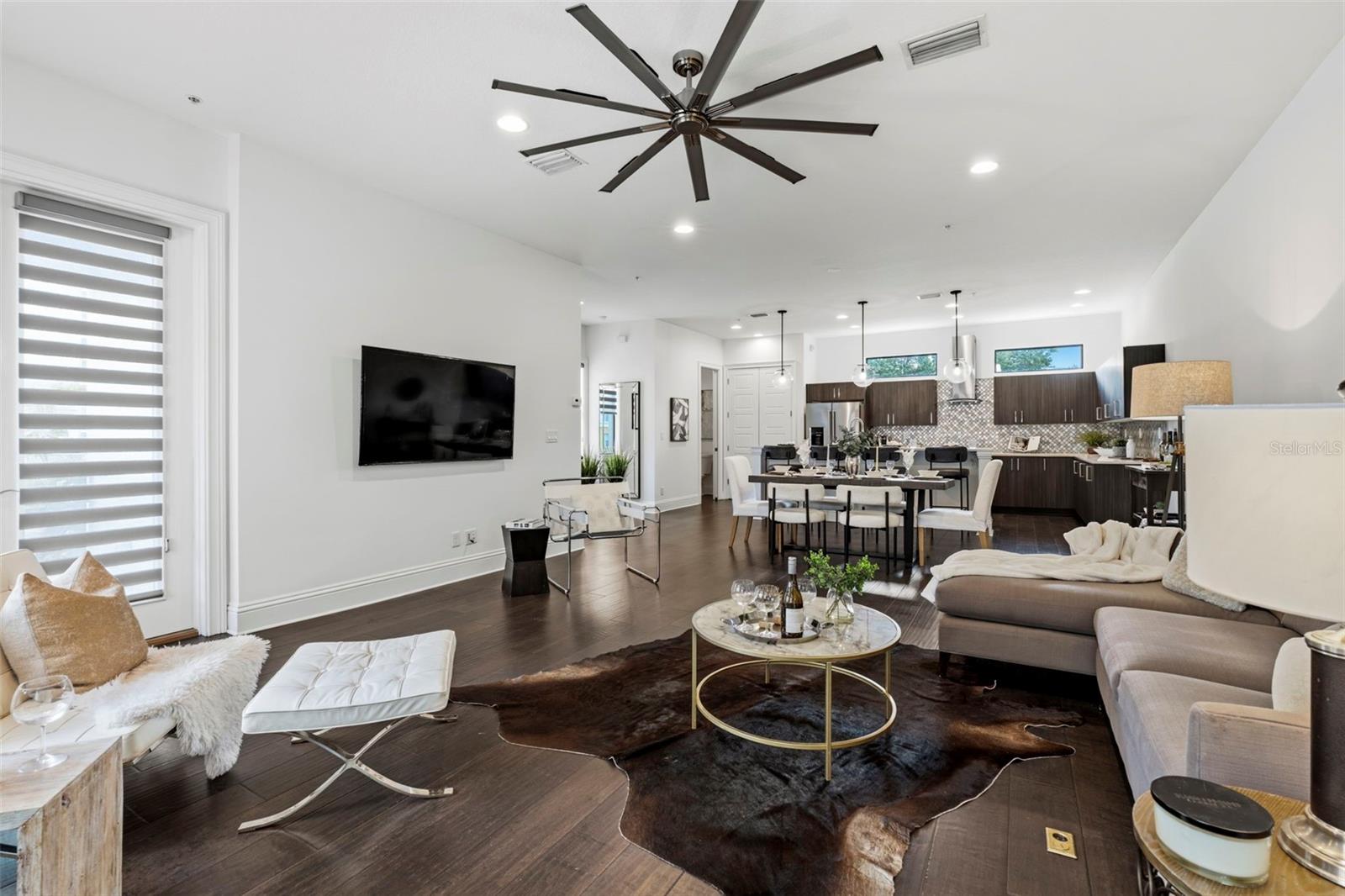 DELMAR TWNHMS - Residential