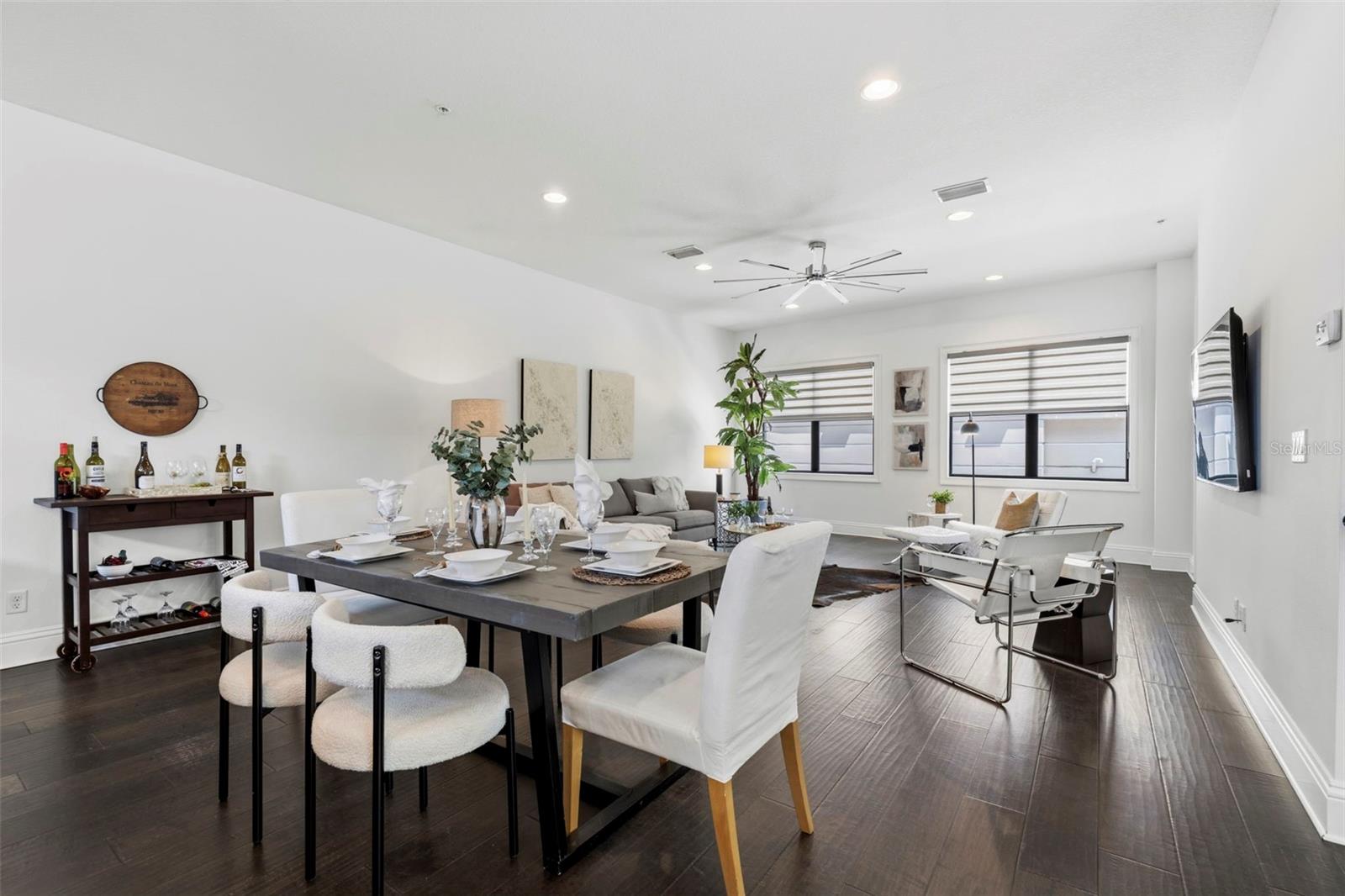 DELMAR TWNHMS - Residential