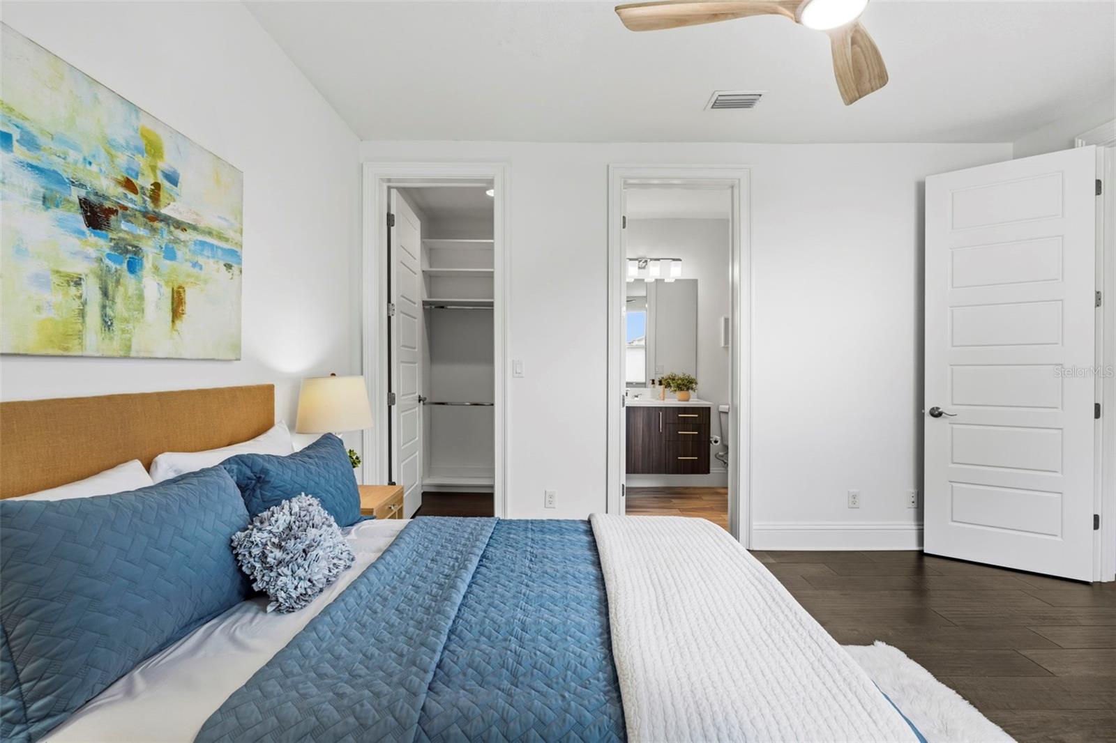 DELMAR TWNHMS - Residential