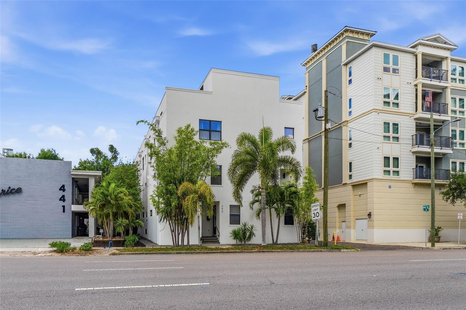 DELMAR TWNHMS - Residential