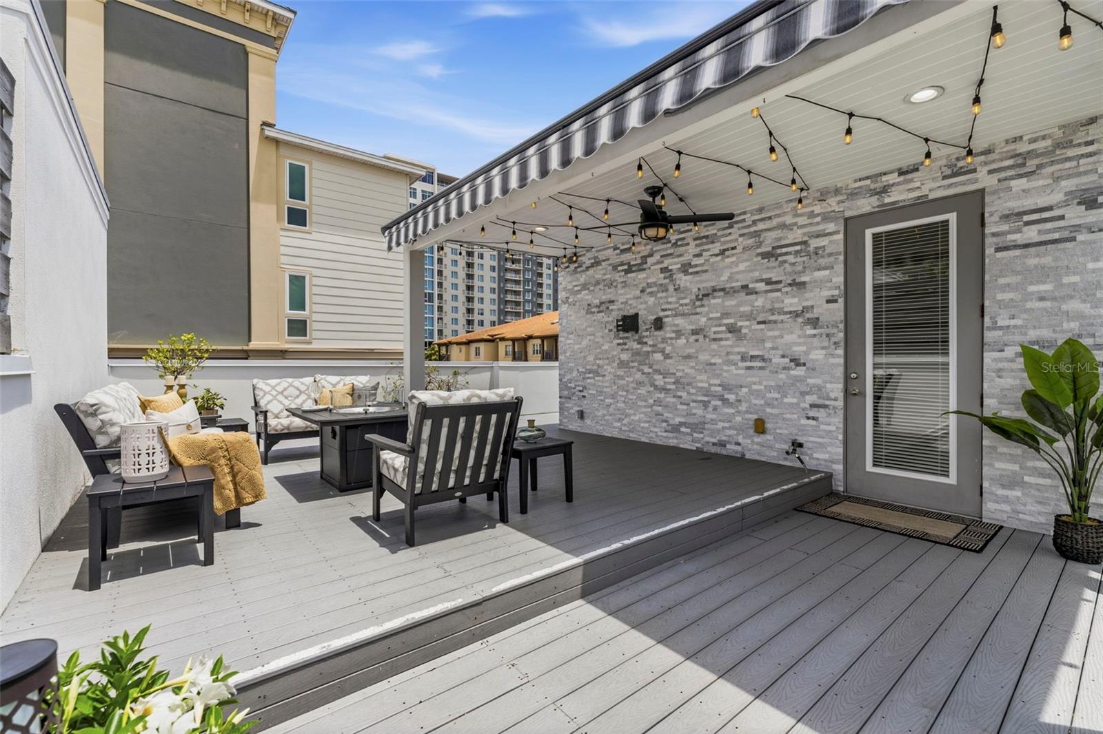 DELMAR TWNHMS - Residential
