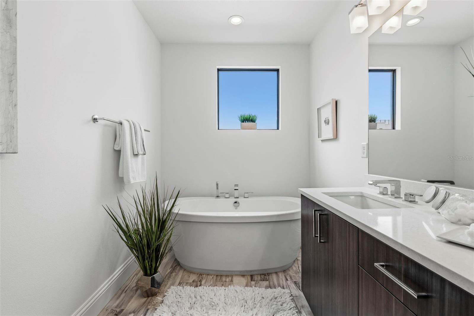 DELMAR TWNHMS - Residential