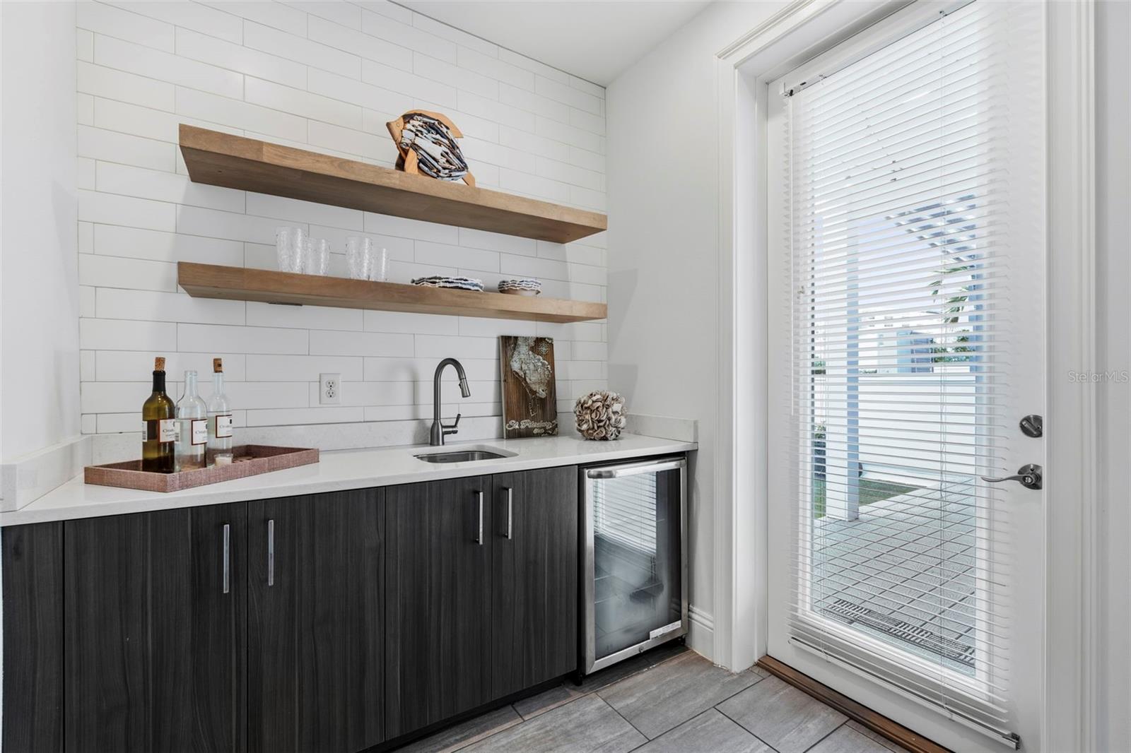 DELMAR TWNHMS - Residential