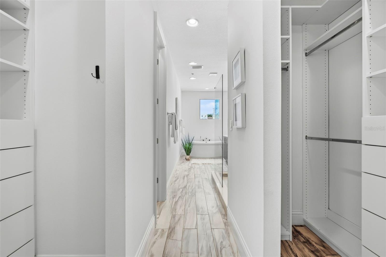 DELMAR TWNHMS - Residential