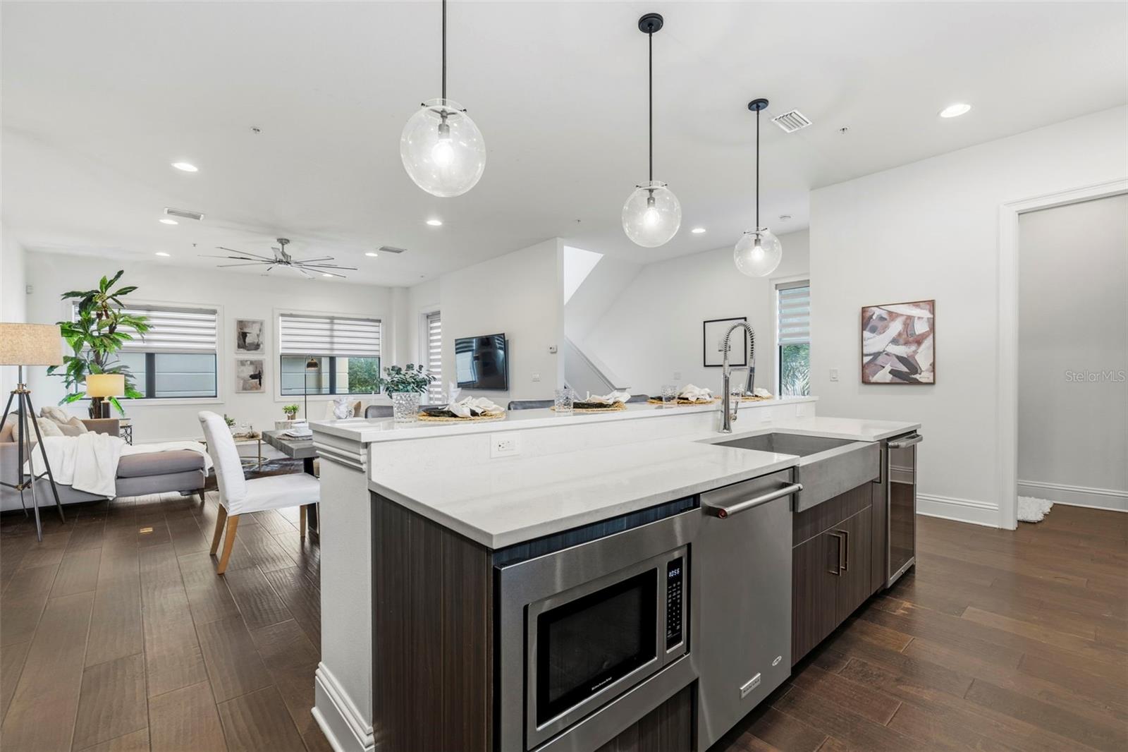 DELMAR TWNHMS - Residential