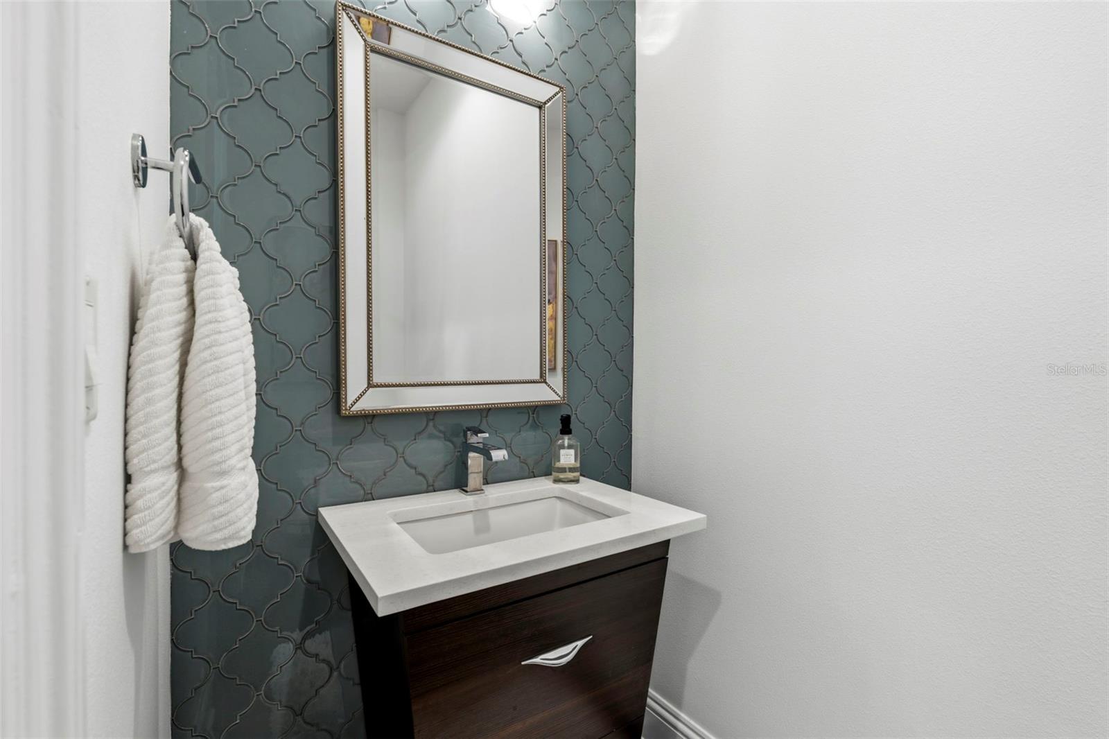 DELMAR TWNHMS - Residential