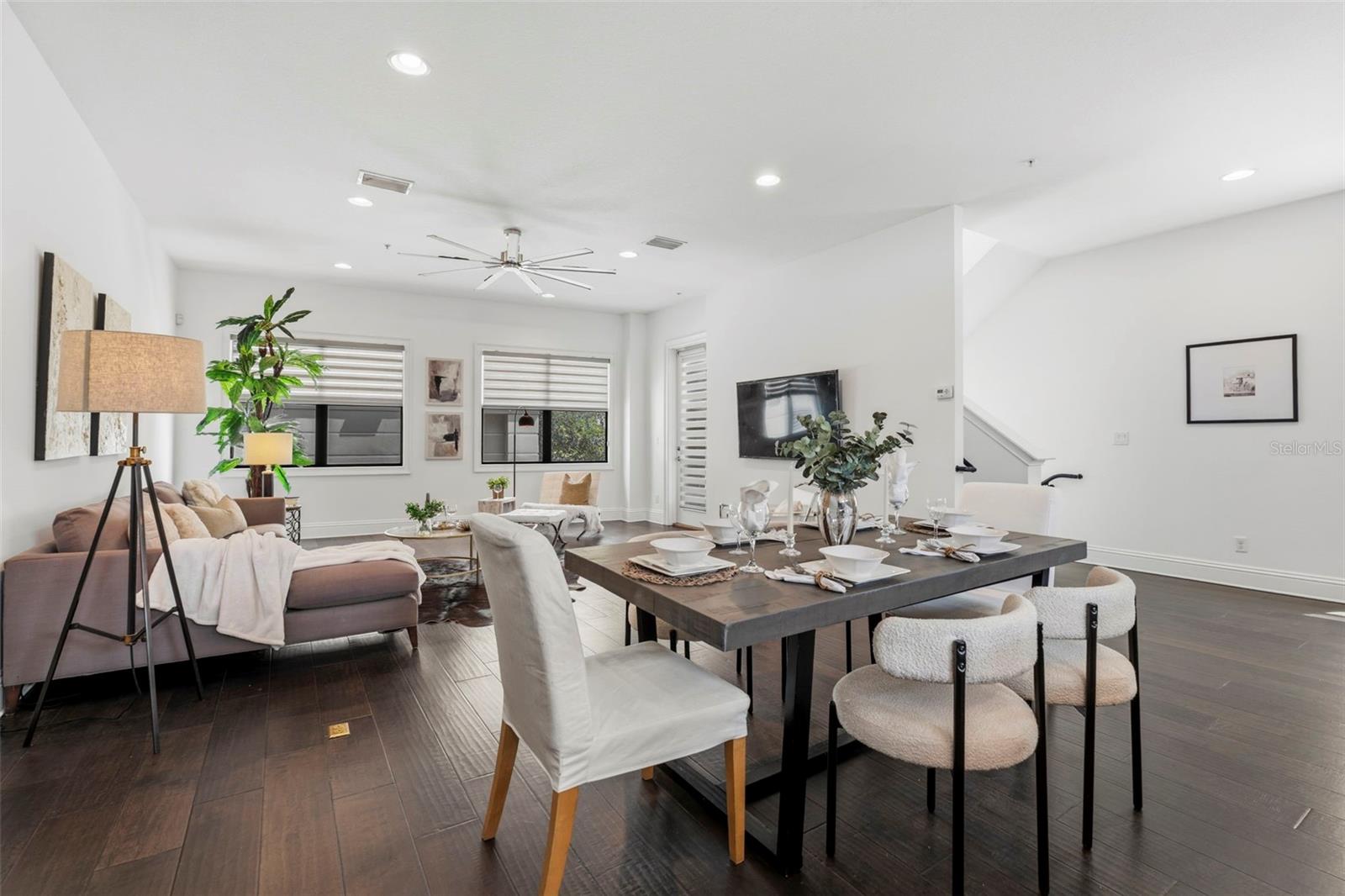 DELMAR TWNHMS - Residential