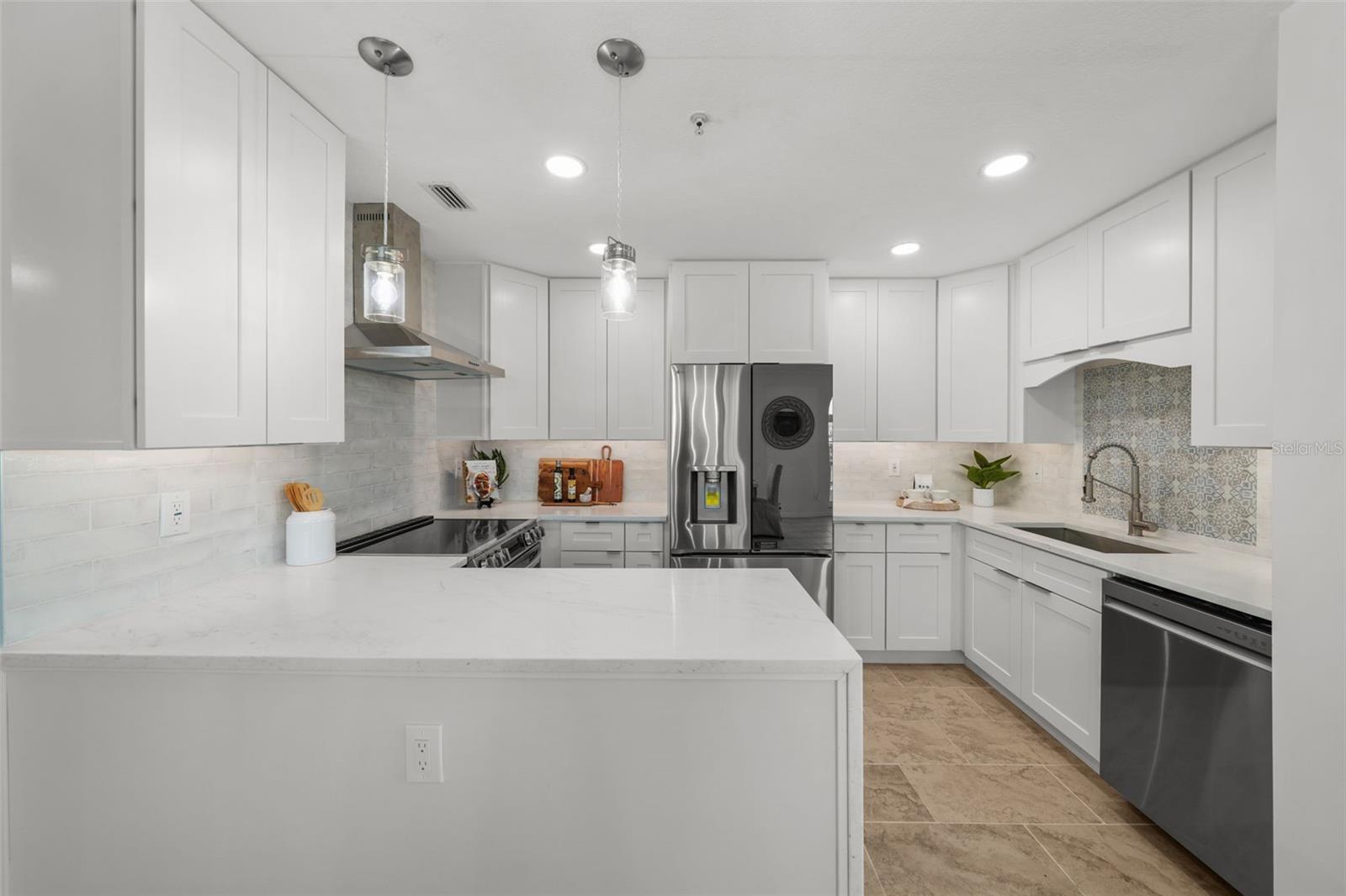 SUNSET REEF - Residential