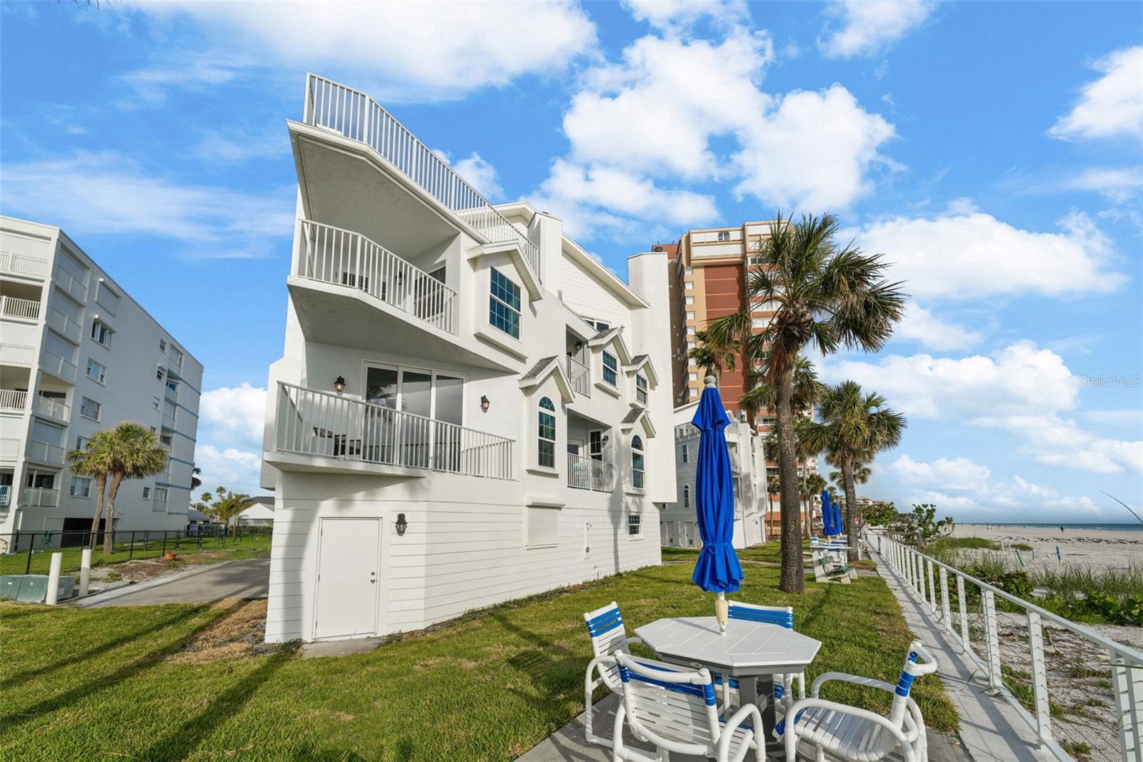 SUNSET REEF - Residential