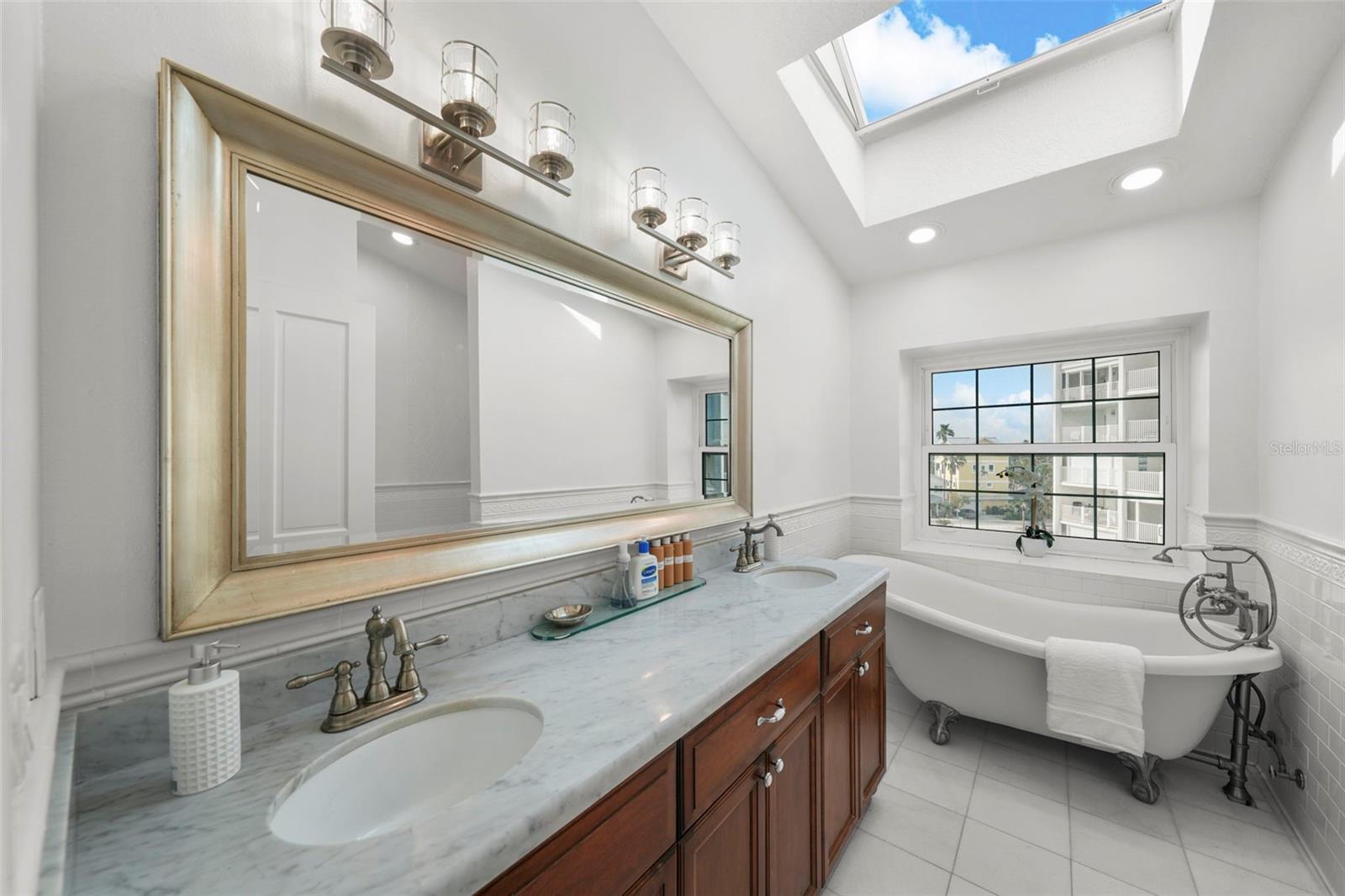 SUNSET REEF - Residential