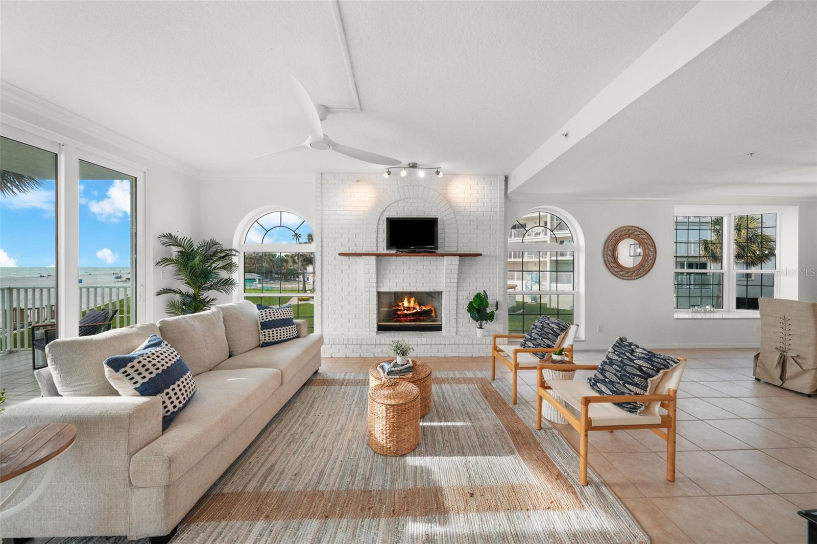 SUNSET REEF - Residential